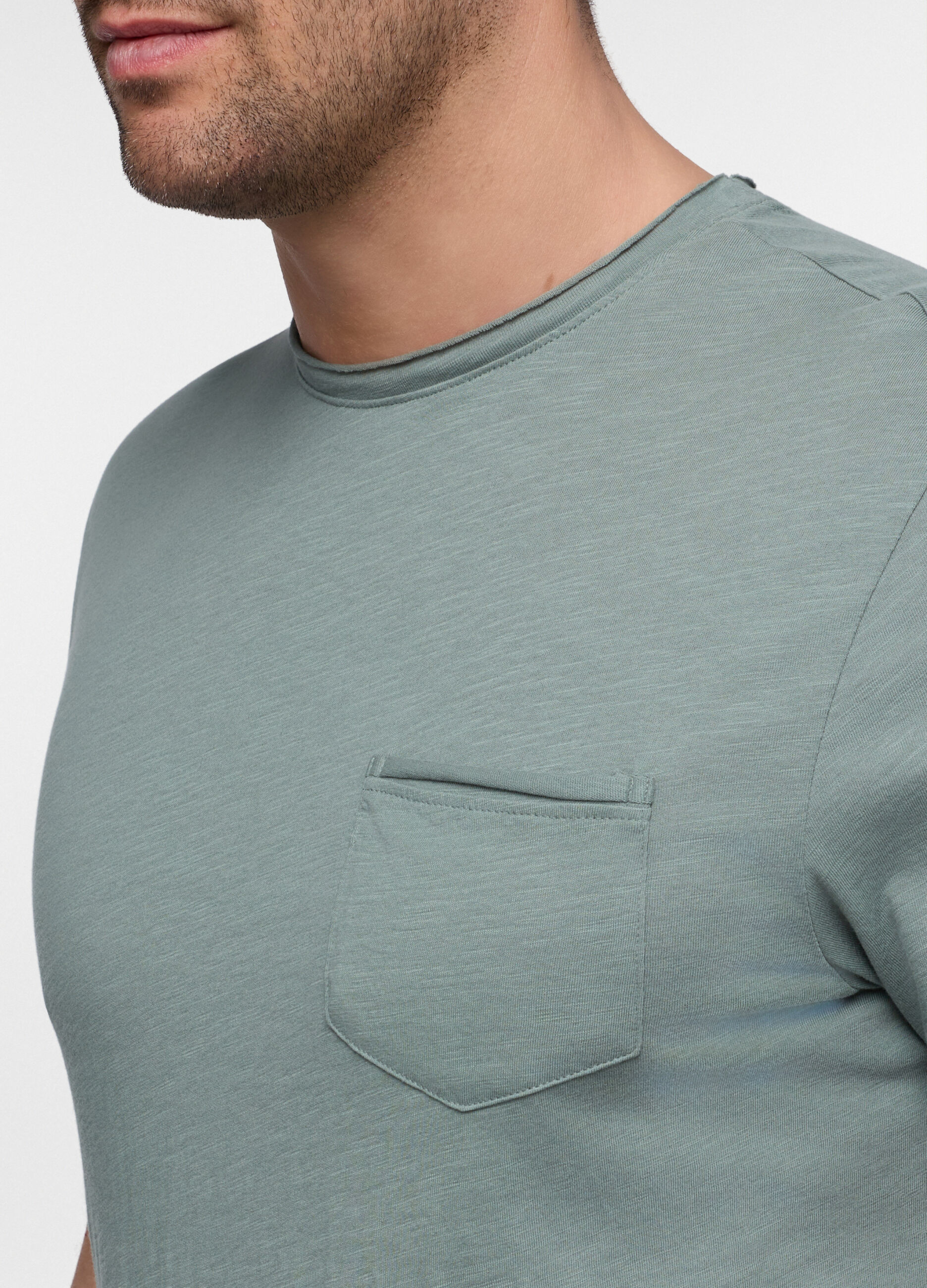 T-shirt in cotone con taschino uomo_2