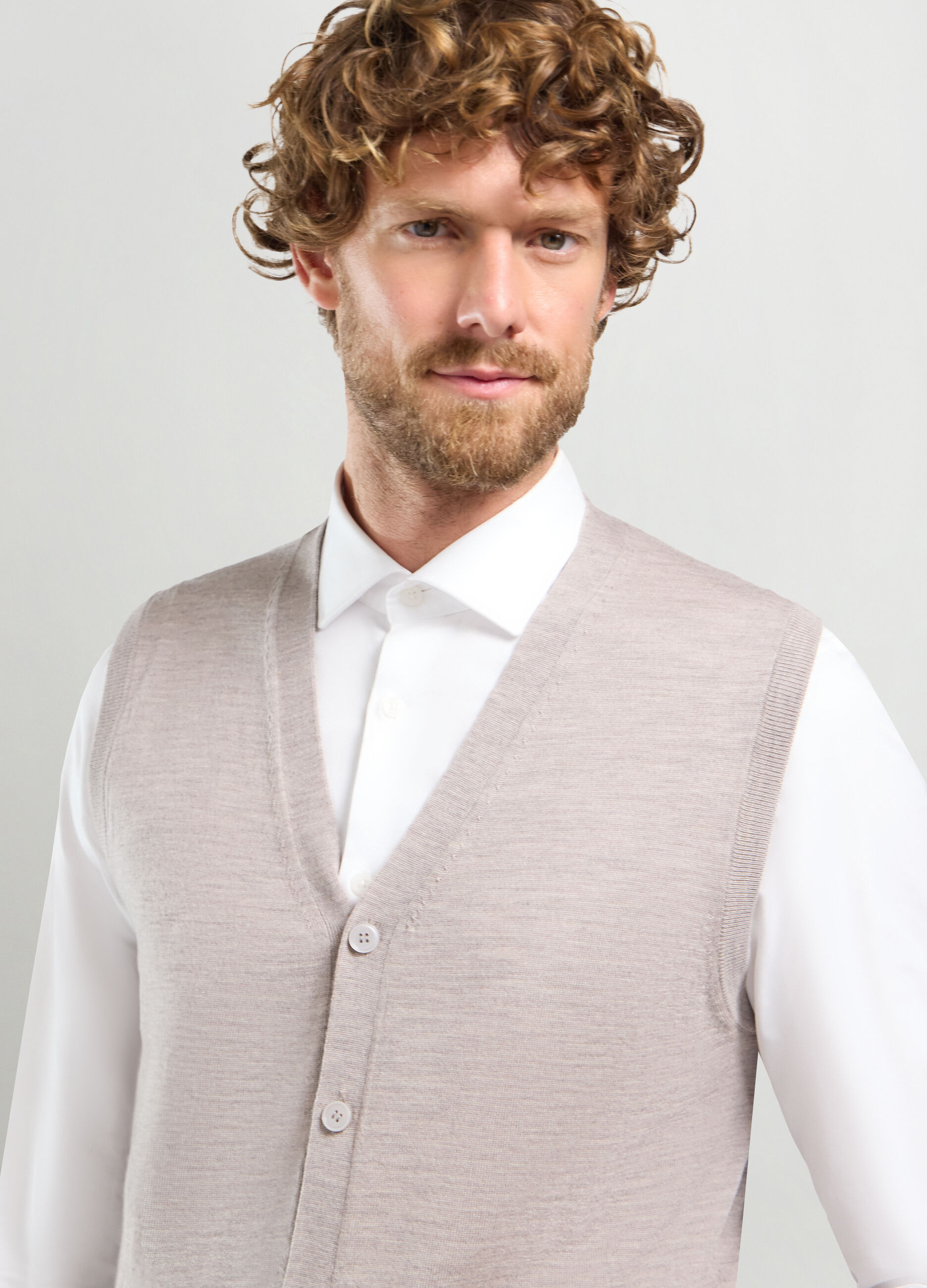 Gilet collo a V in maglia rasata uomo_2