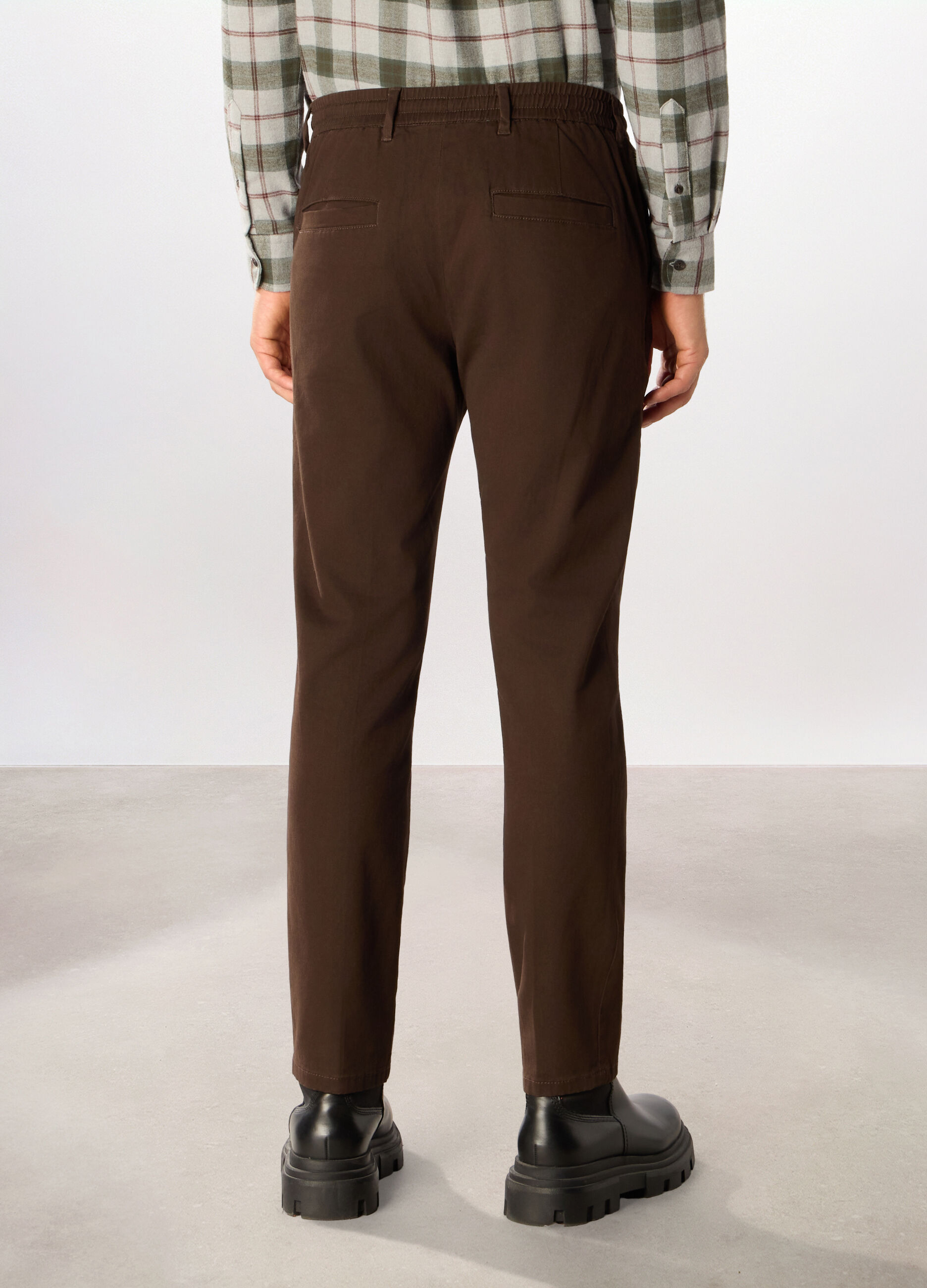 Pantaloni chino in cotone stretch uomo_1