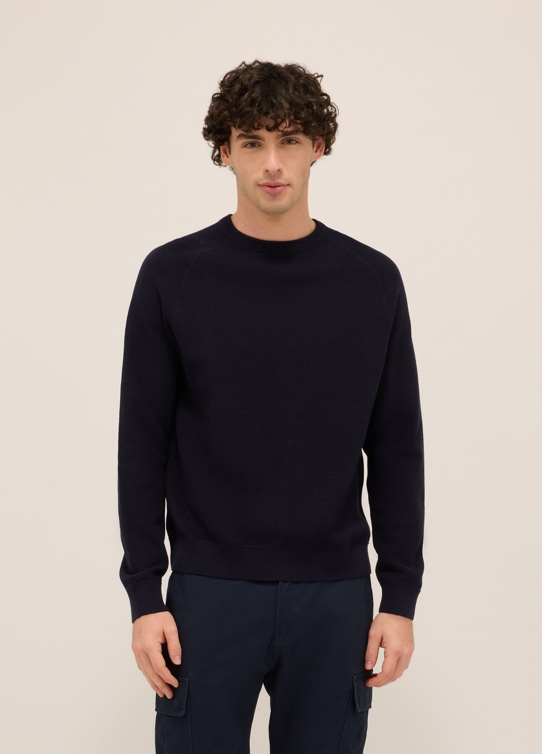 Maglione con manica raglan in puro cotone uomo_0