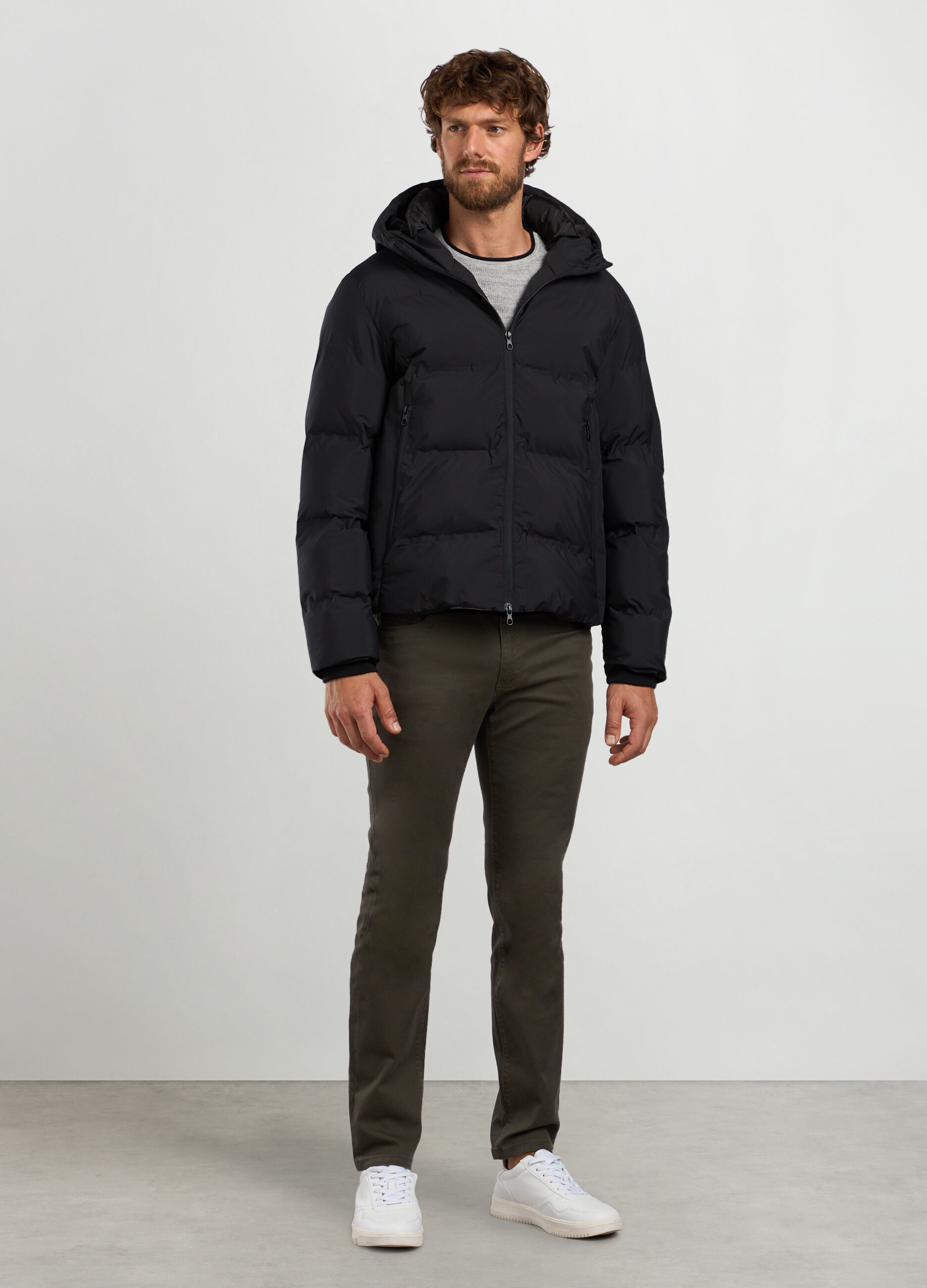 Giubbotto imbottito con cappuccio uomo_0