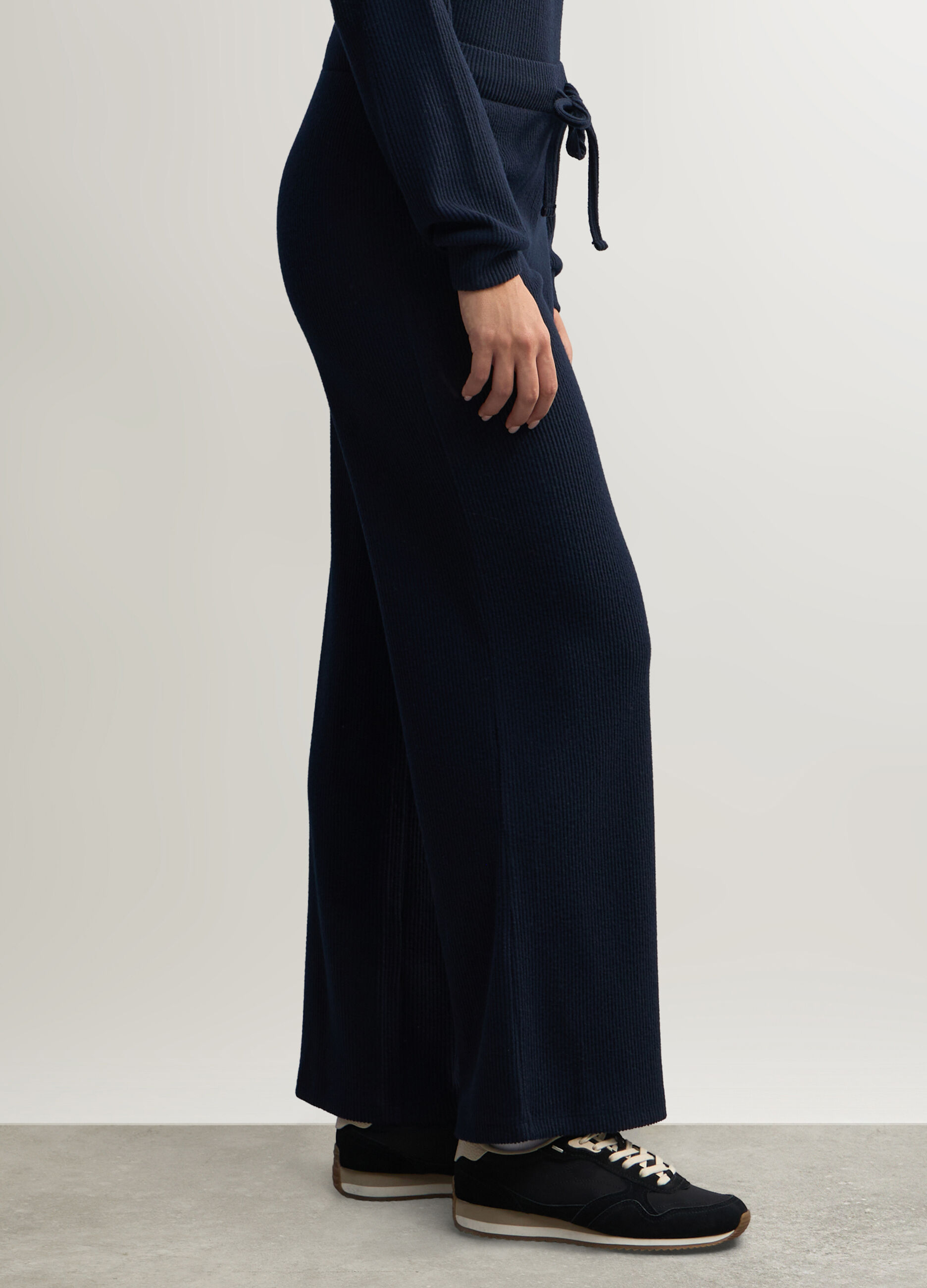 Pantaloni Comfort Fit in costina stretch donna_1