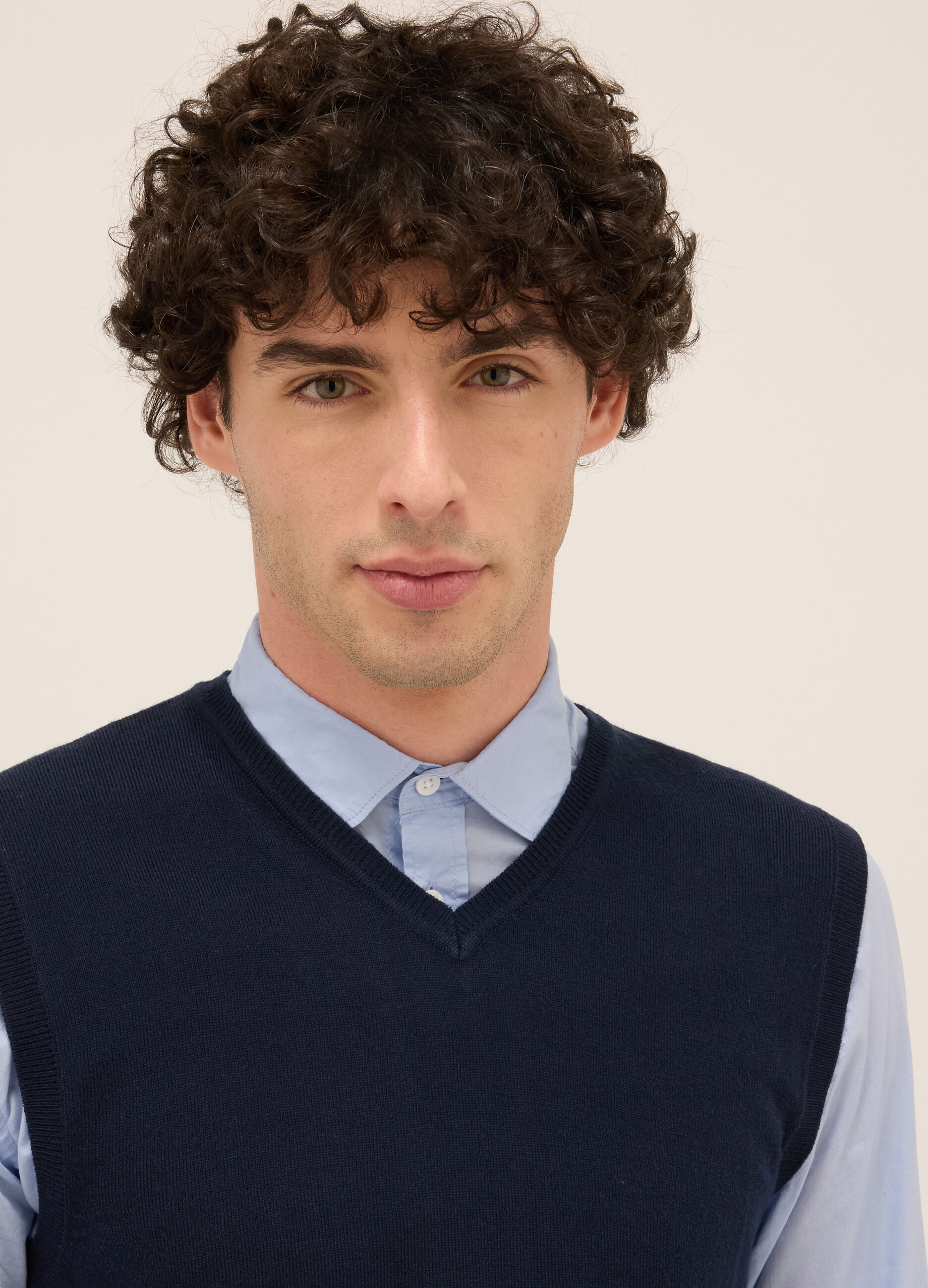 Gilet collo a V in maglia rasata uomo