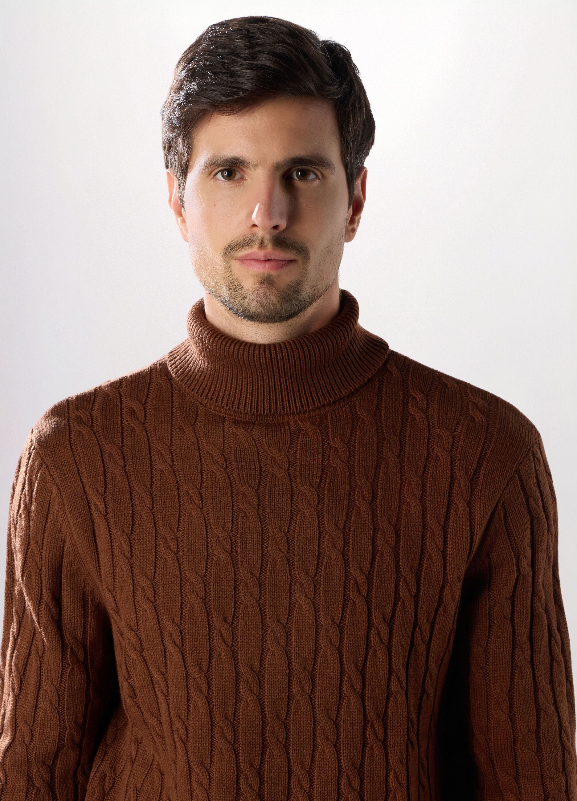 Maglione dolcevita a trecce uomo_2