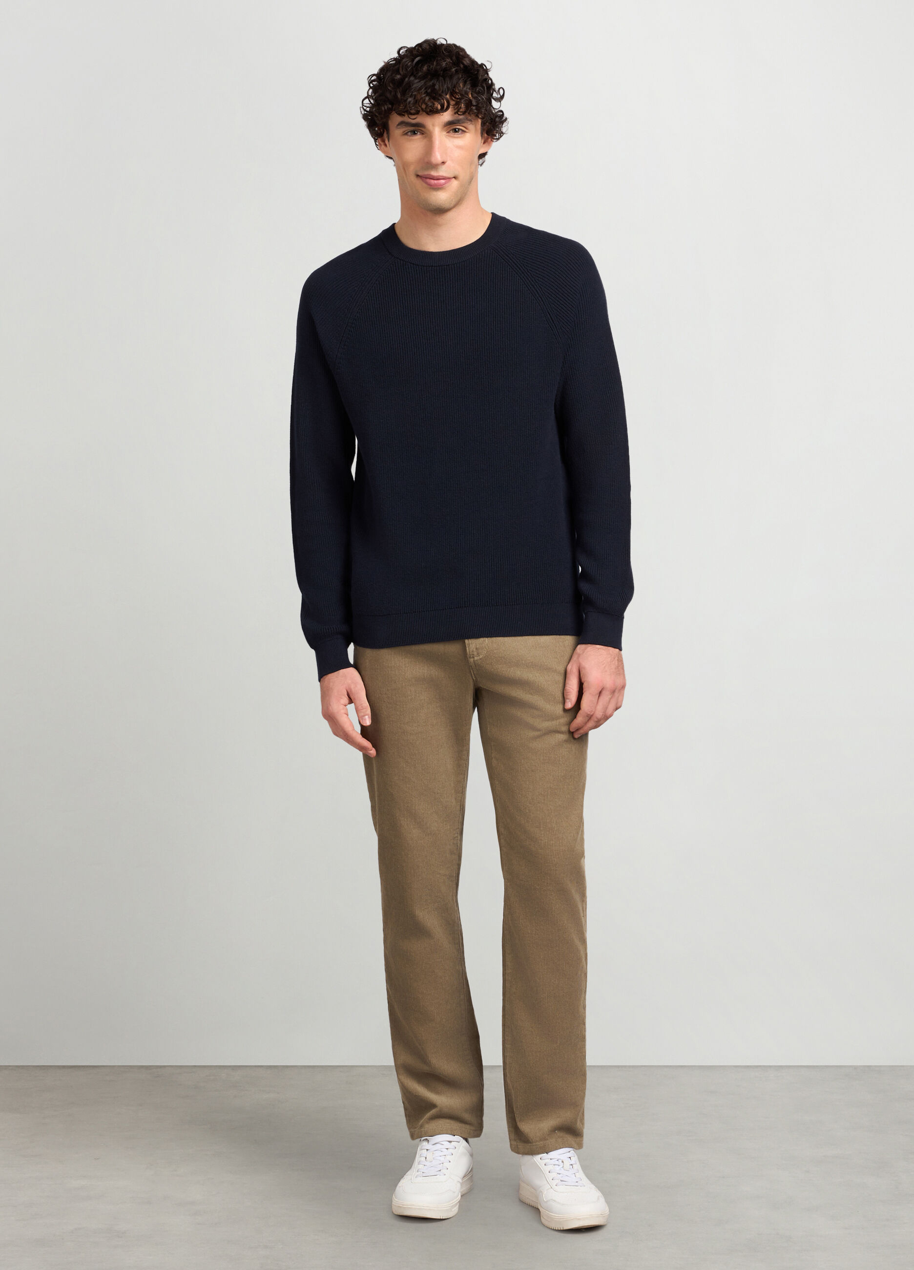 Pantaloni chino regular fit in velluto a coste uomo_0