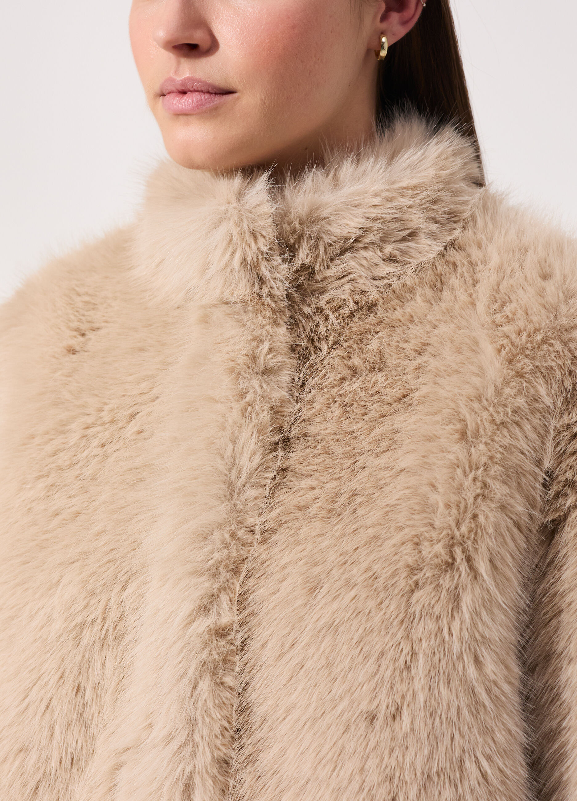 Pelliccia corta in fake fur donna_3