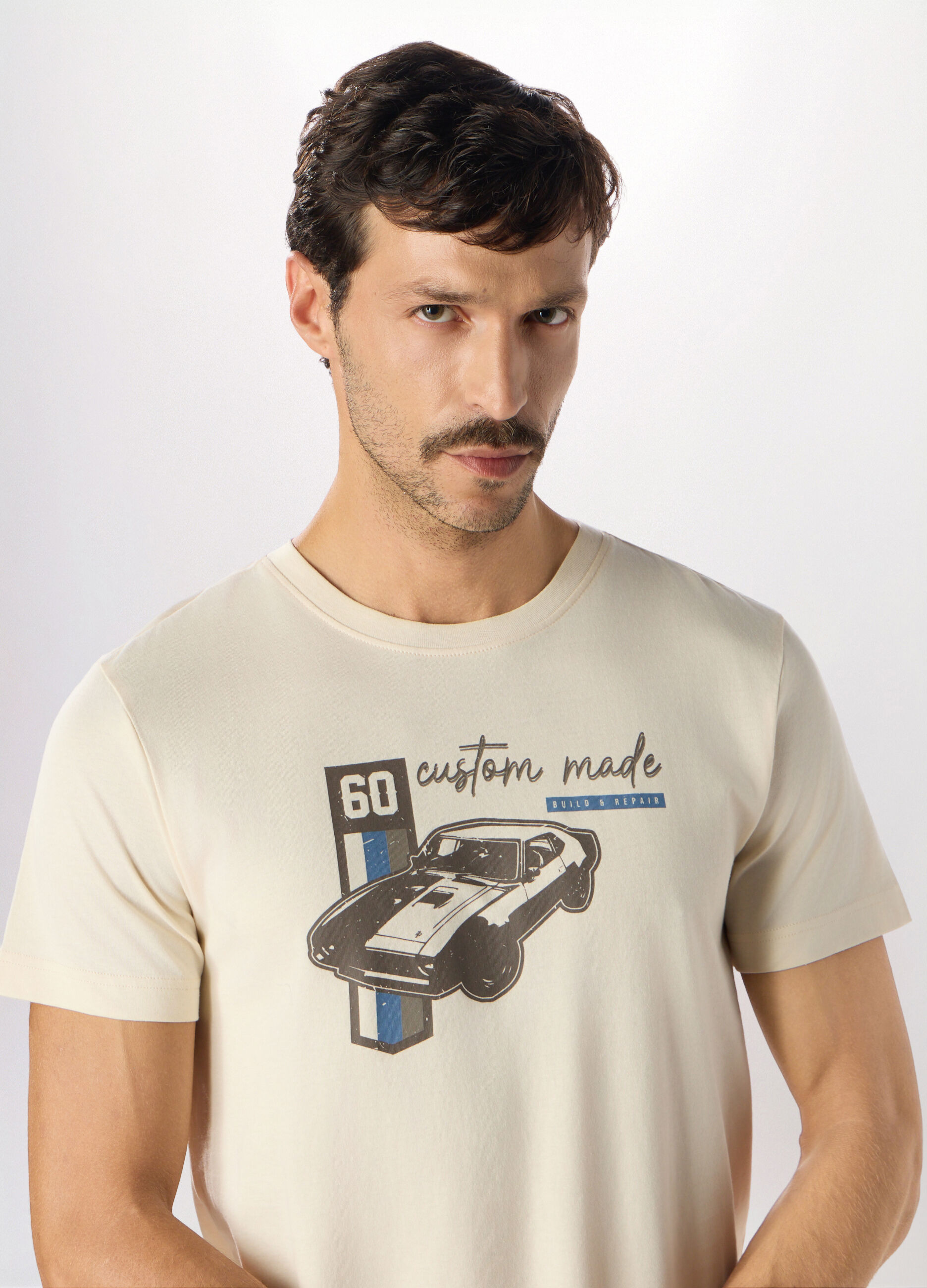 T-shirt a maniche corte con stampa uomo_2