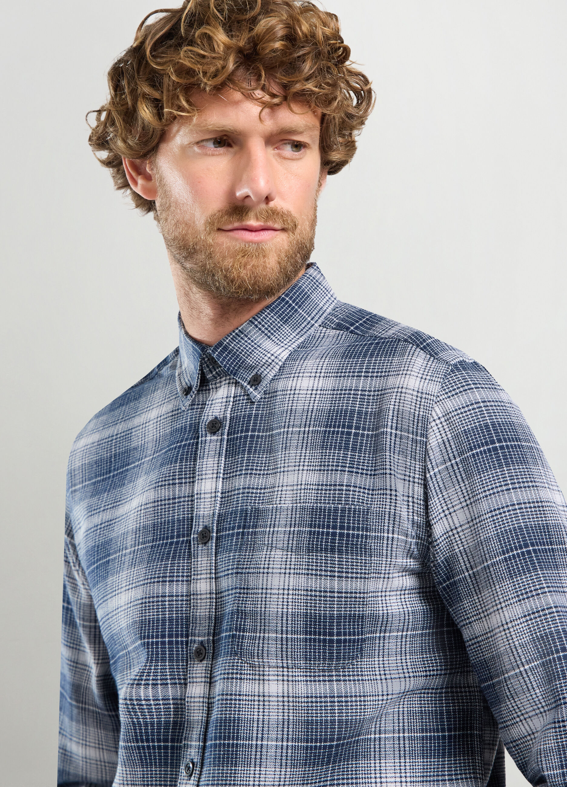 Camicia regular fit con colletto button-down in flanella uomo_2