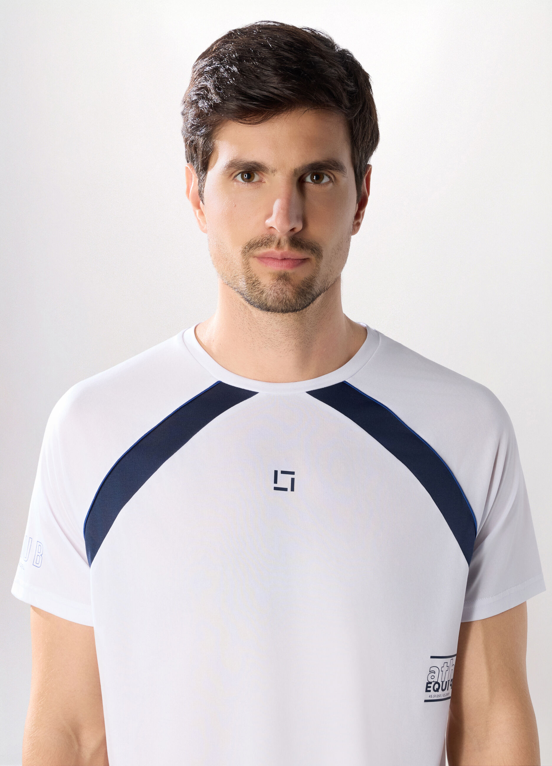 T-shirt sportiva con inserti uomo_2