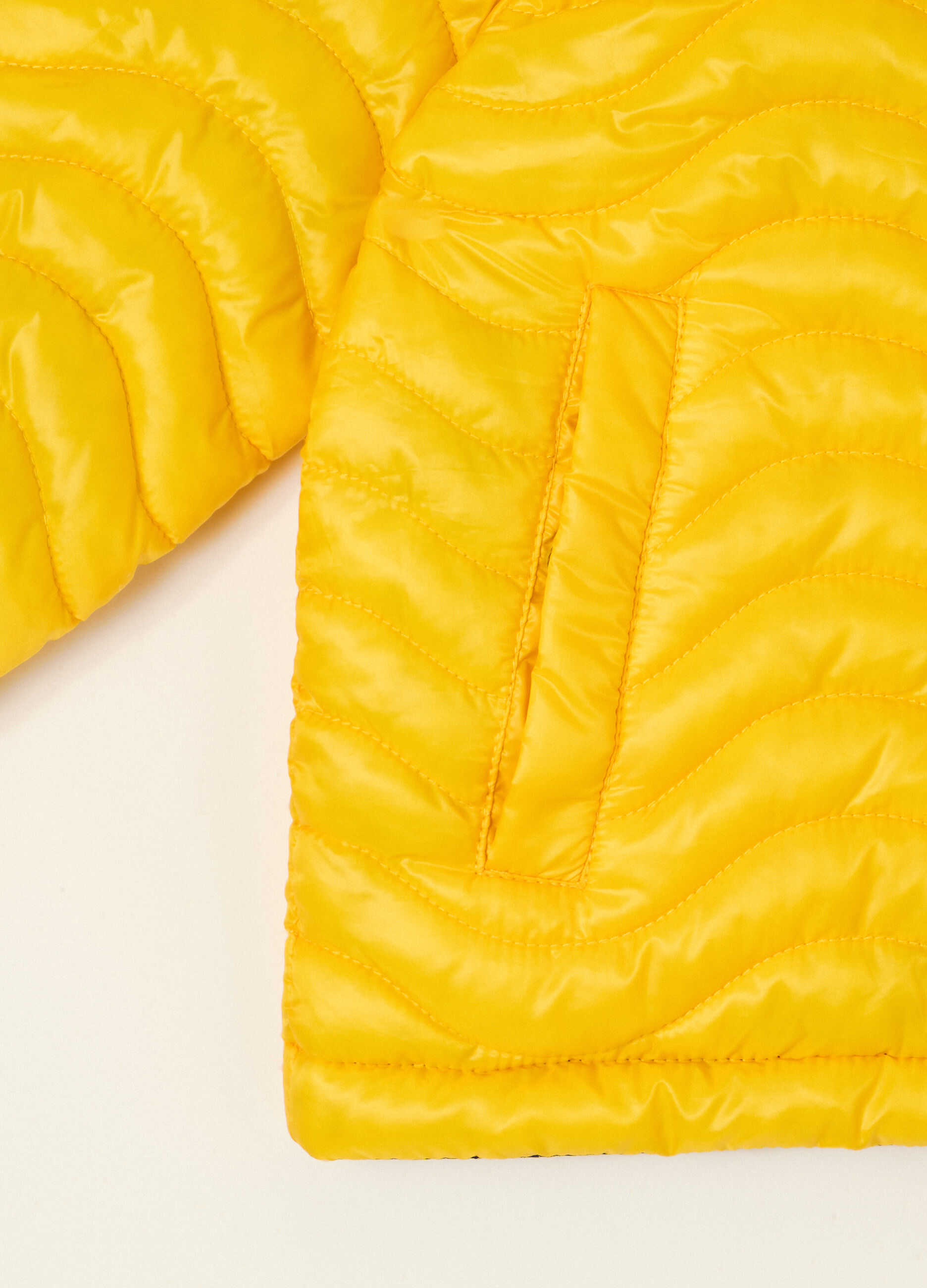 Giacca gialla con cappuccio per neonati_3