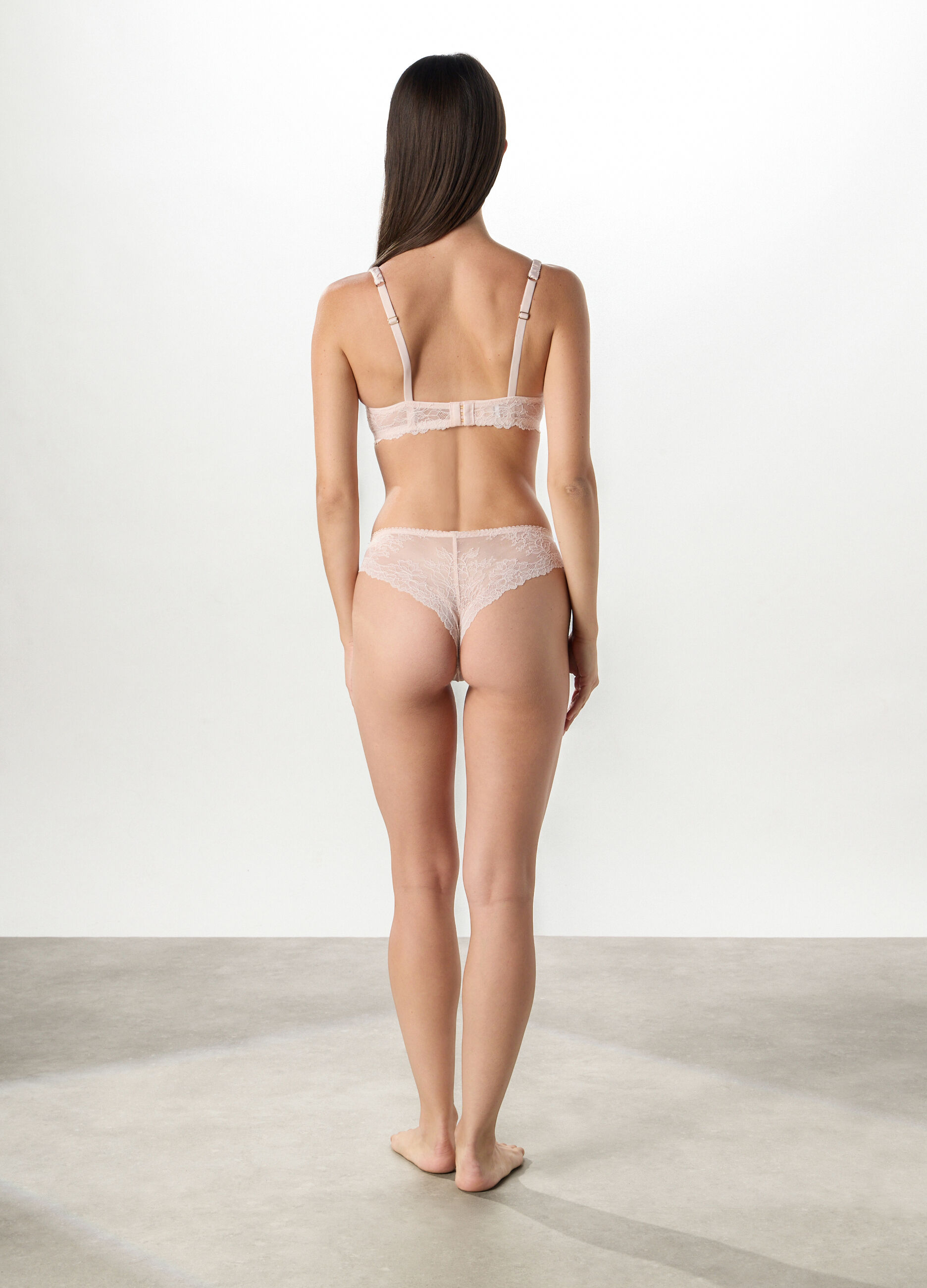 Brasiliana con ricami in pizzo_1