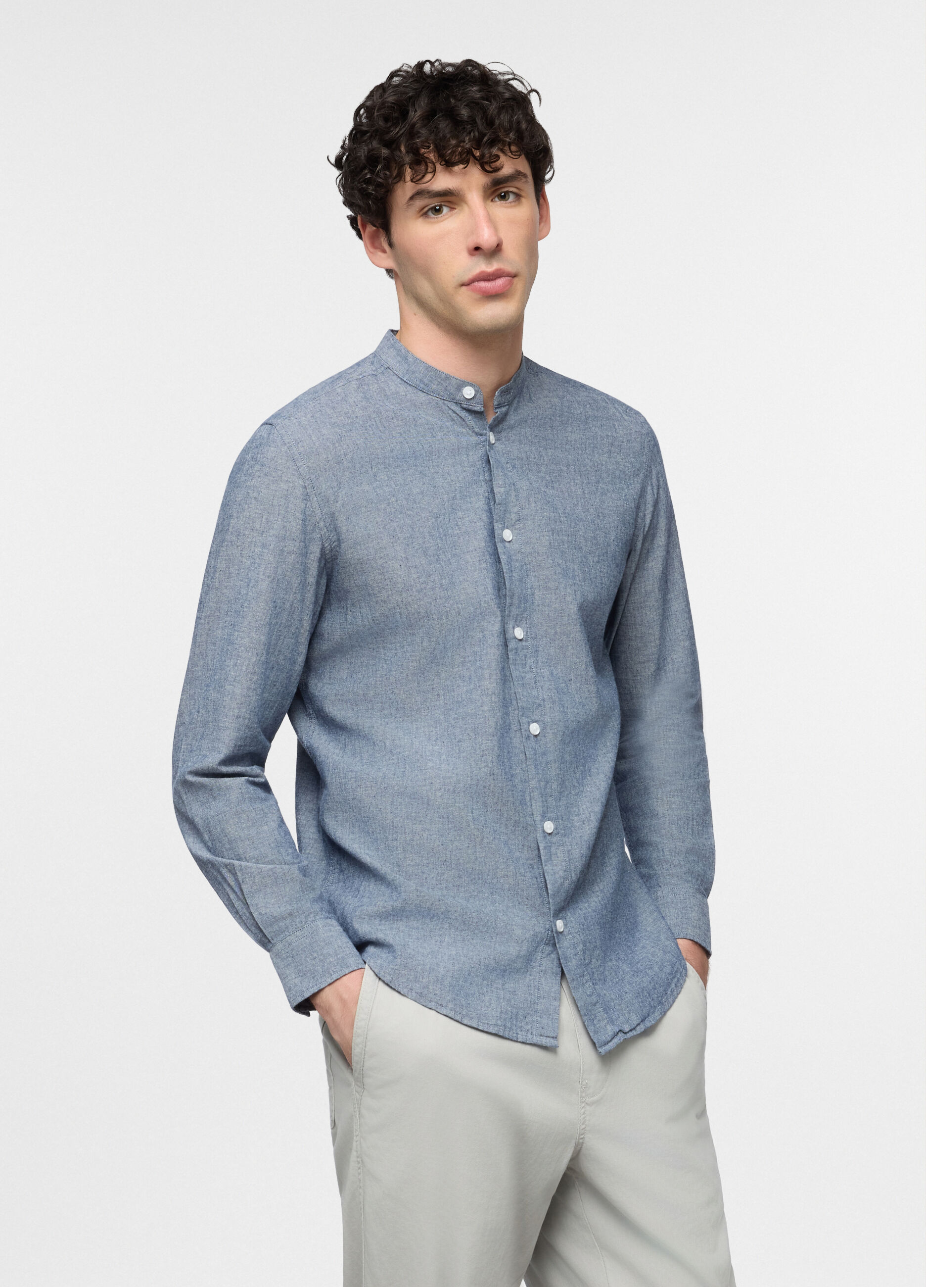 Camicia regular fit con collo coreano in cotone e lino uomo_0
