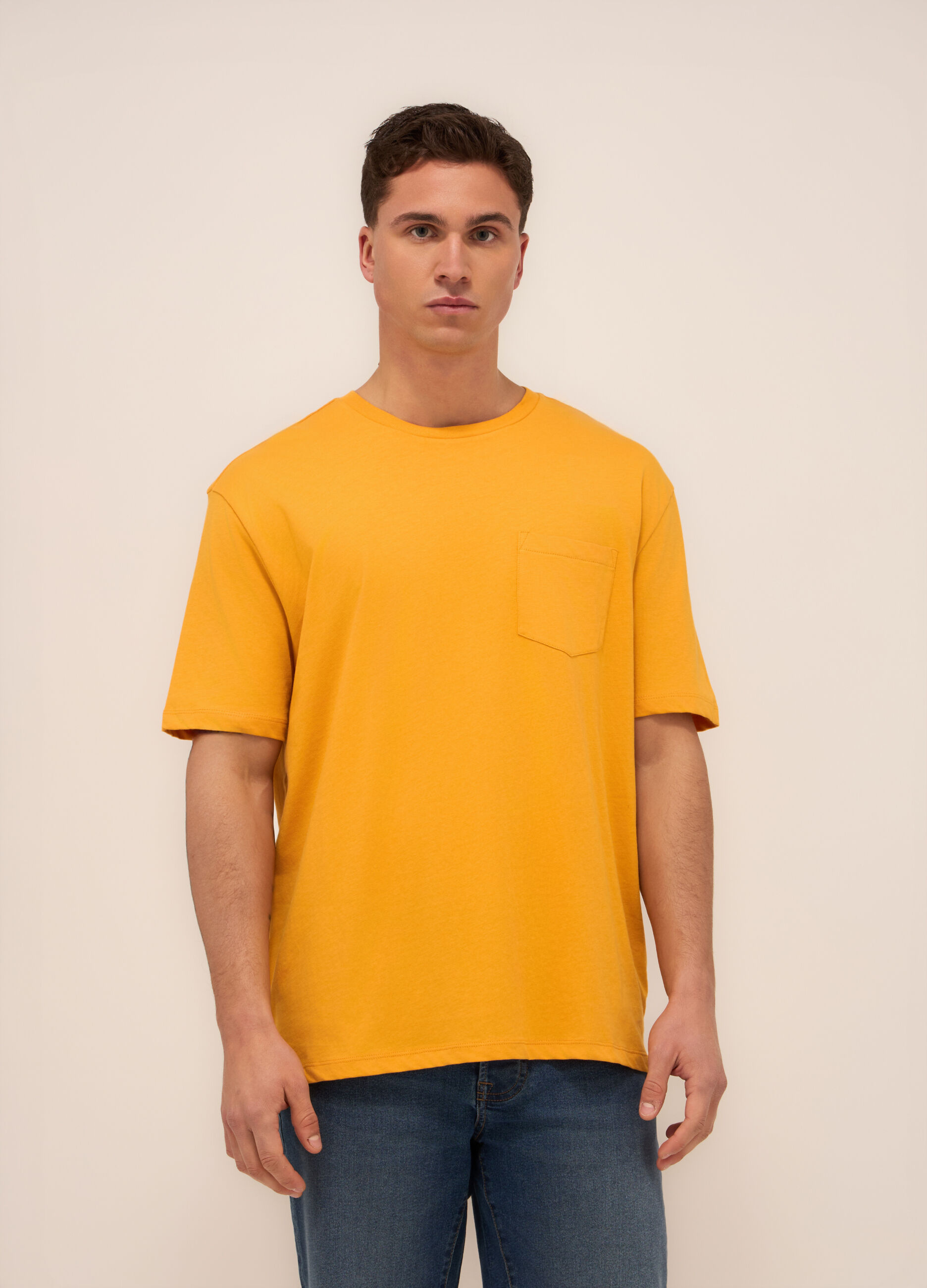 T-shirt in jersey di cotone con taschino uomo_0