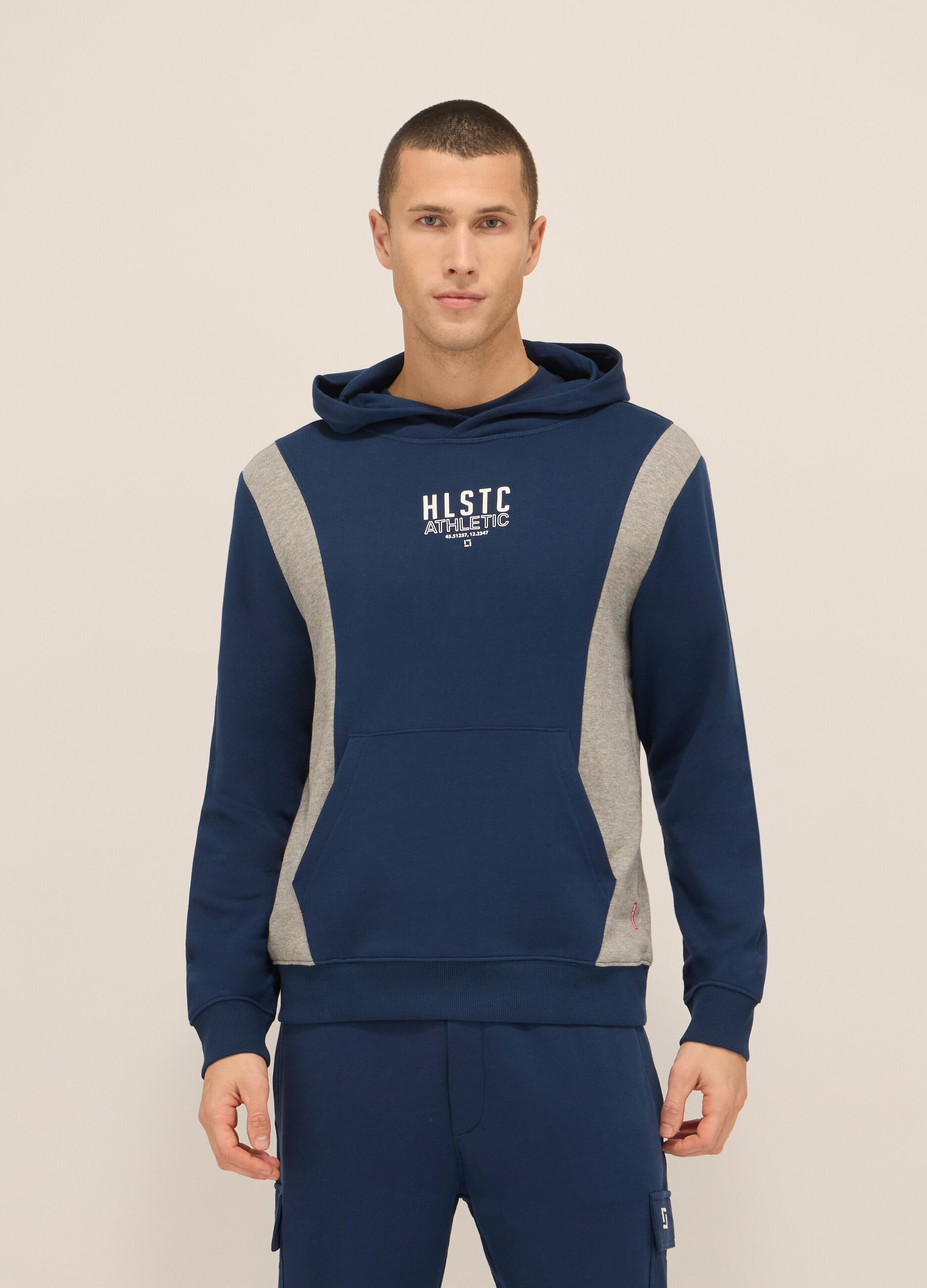 Felpa sportiva con cappuccio in misto cotone con stampa uomo_0