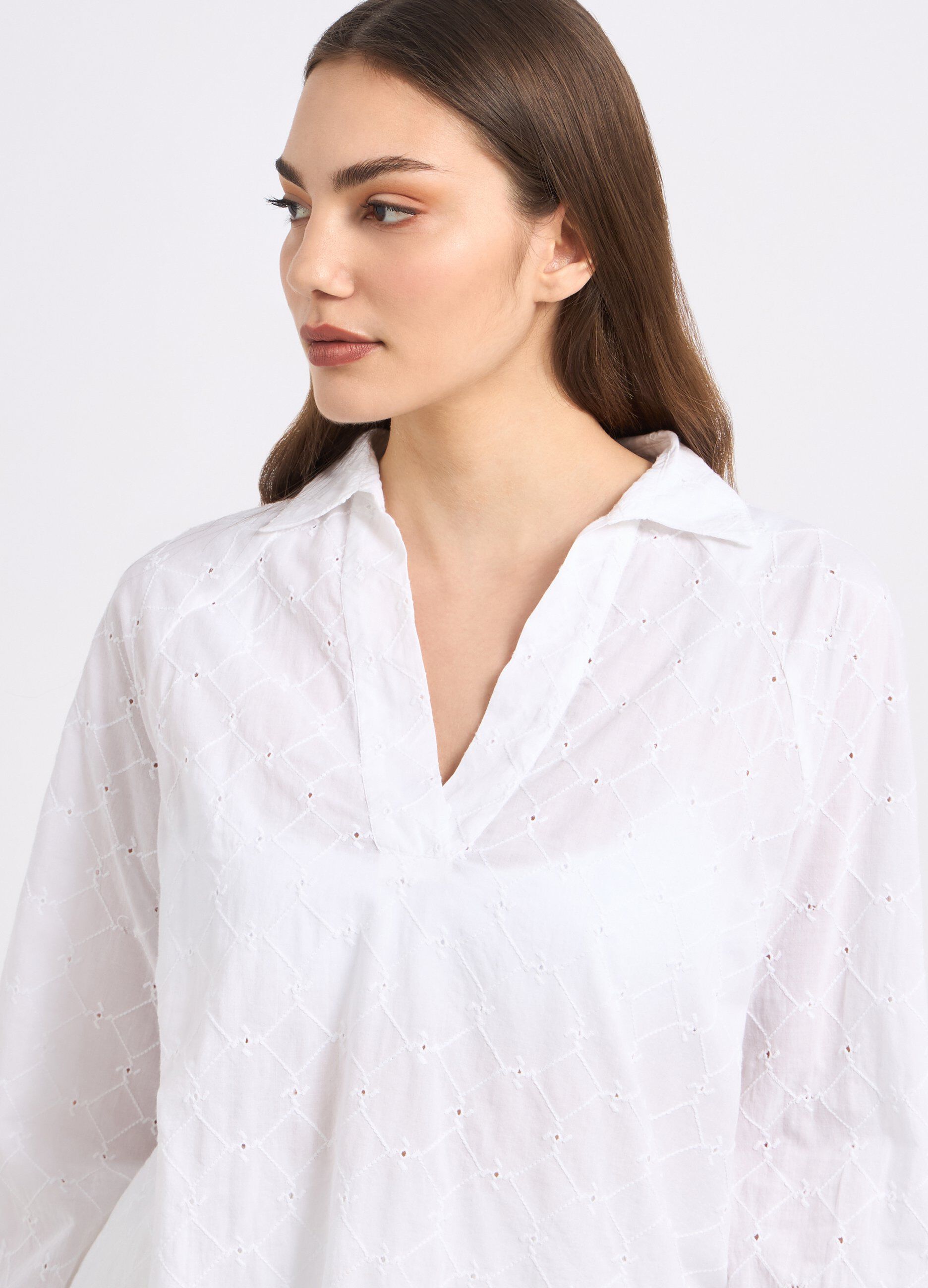 Copricostume in puro cotone con ricami donna_2