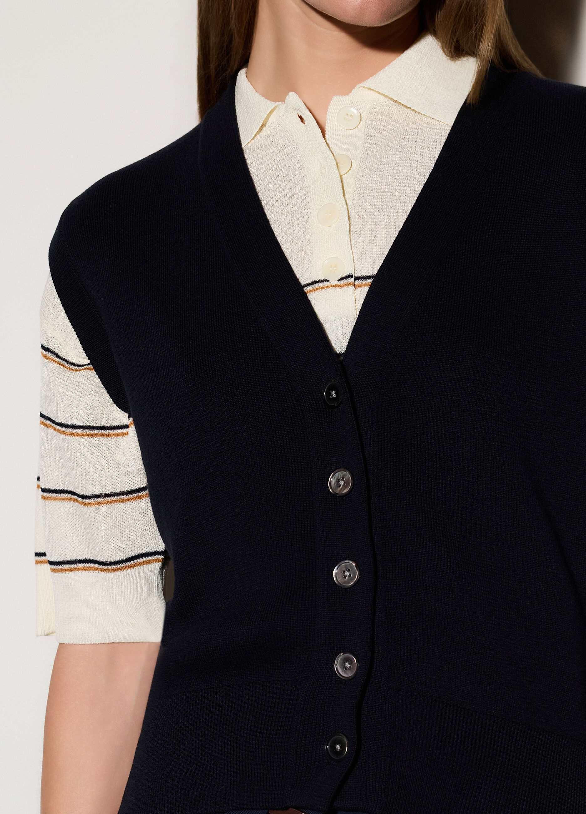 Gilet con scollo a V rasato donna_3