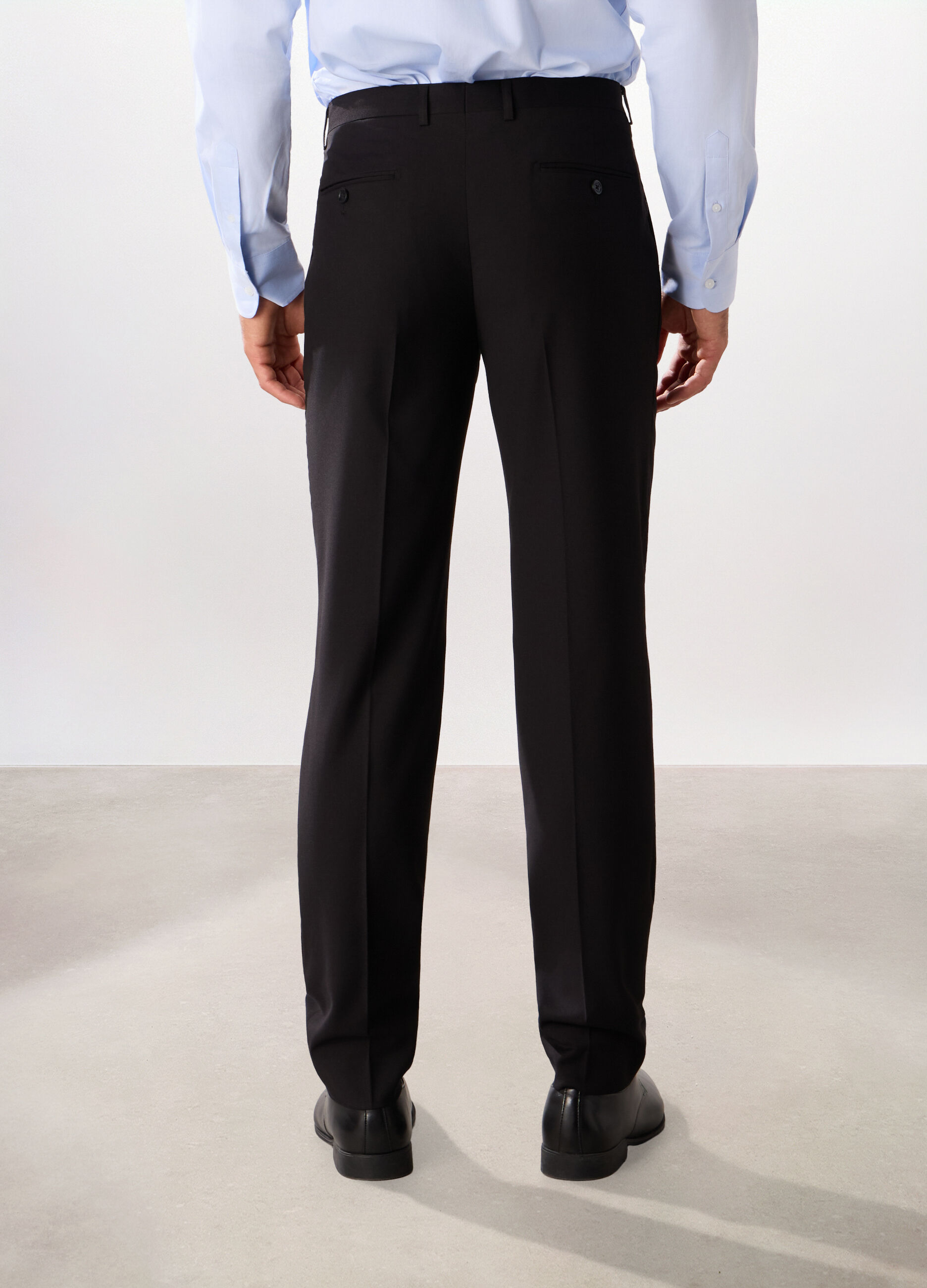 Pantalone regular con pince in twill stretch uomo_1