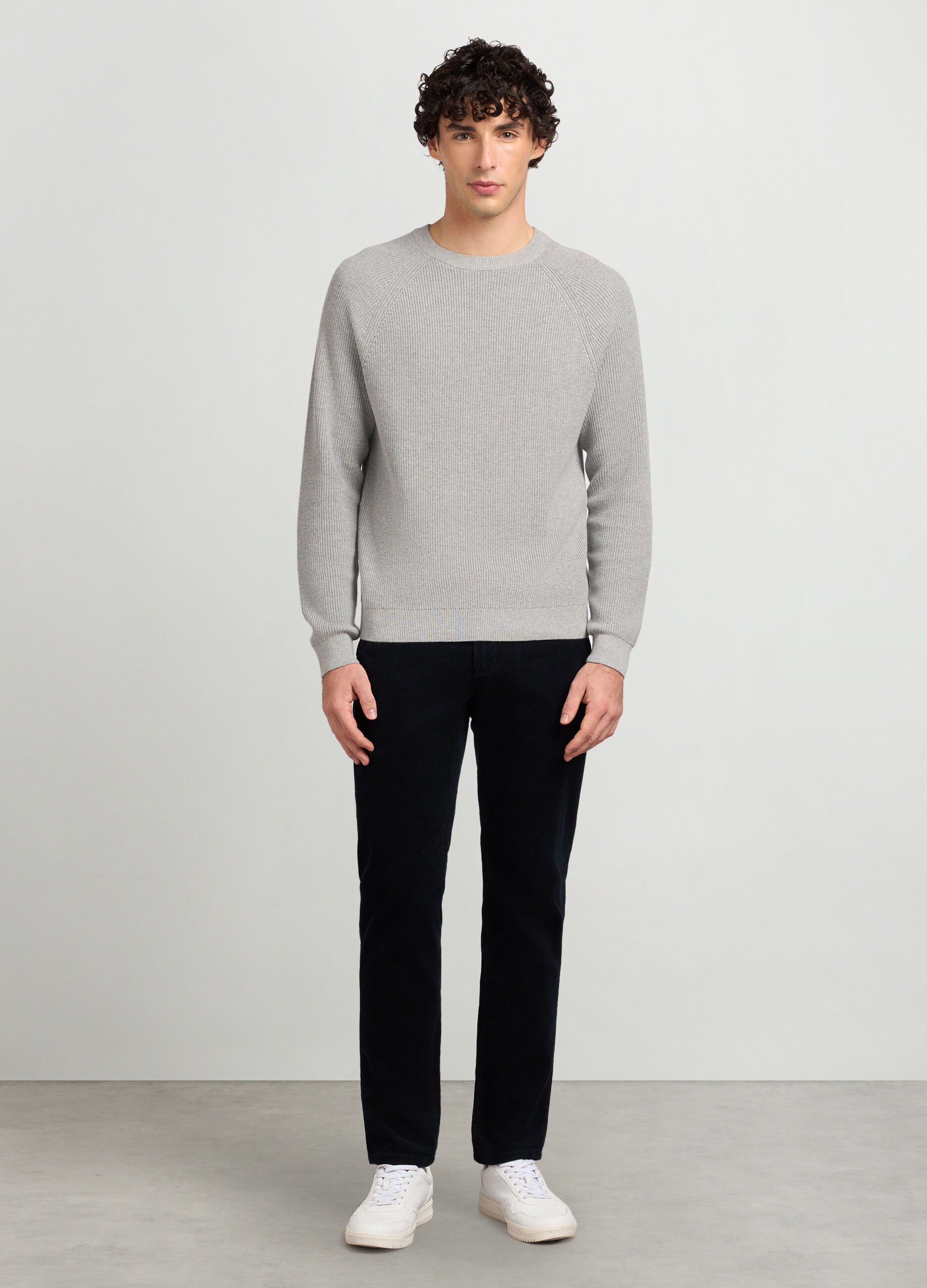 Pantaloni chino regular fit in velluto a coste uomo_0