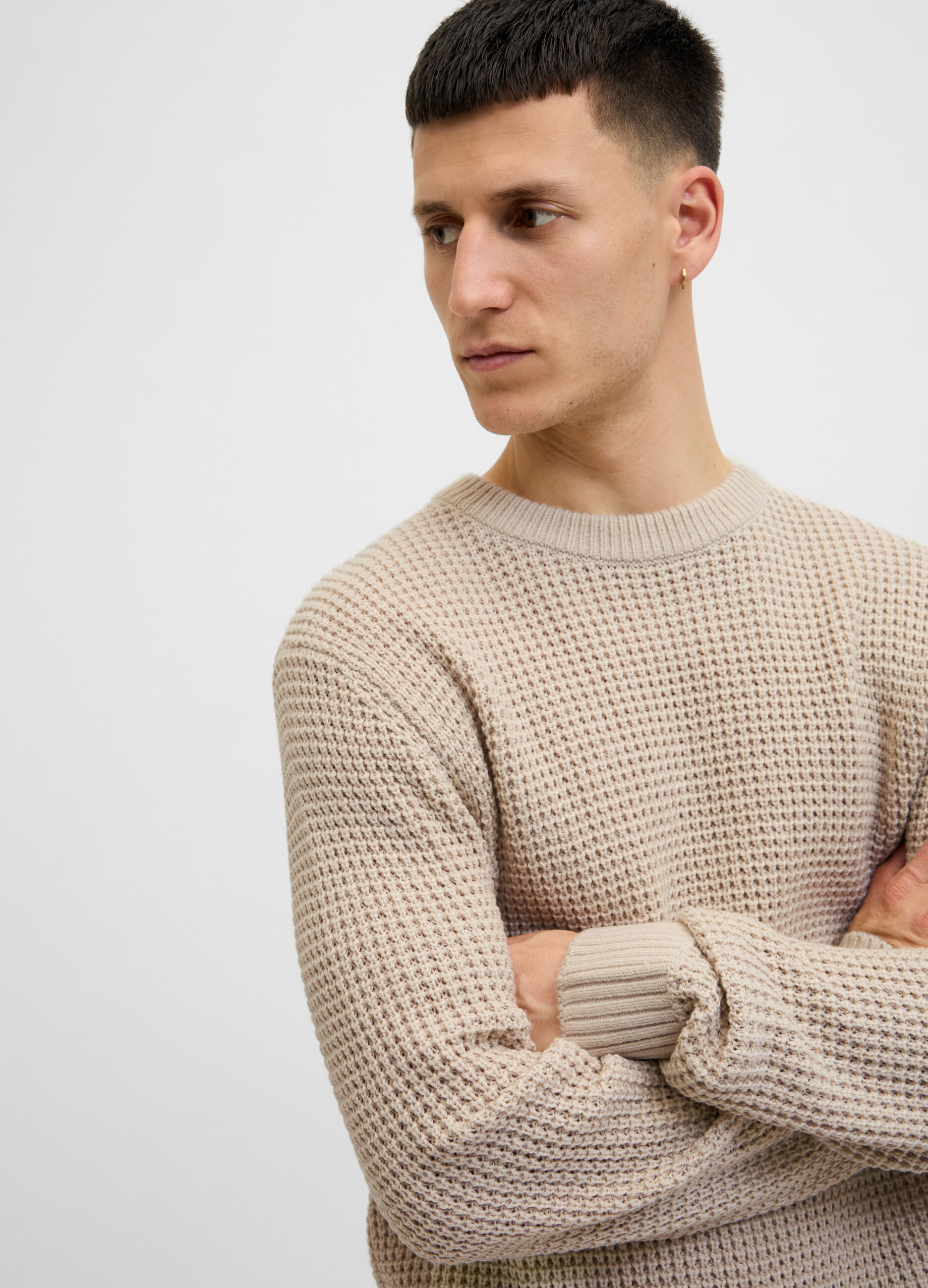 Maglione con lavorazione in rilievo uomo_3