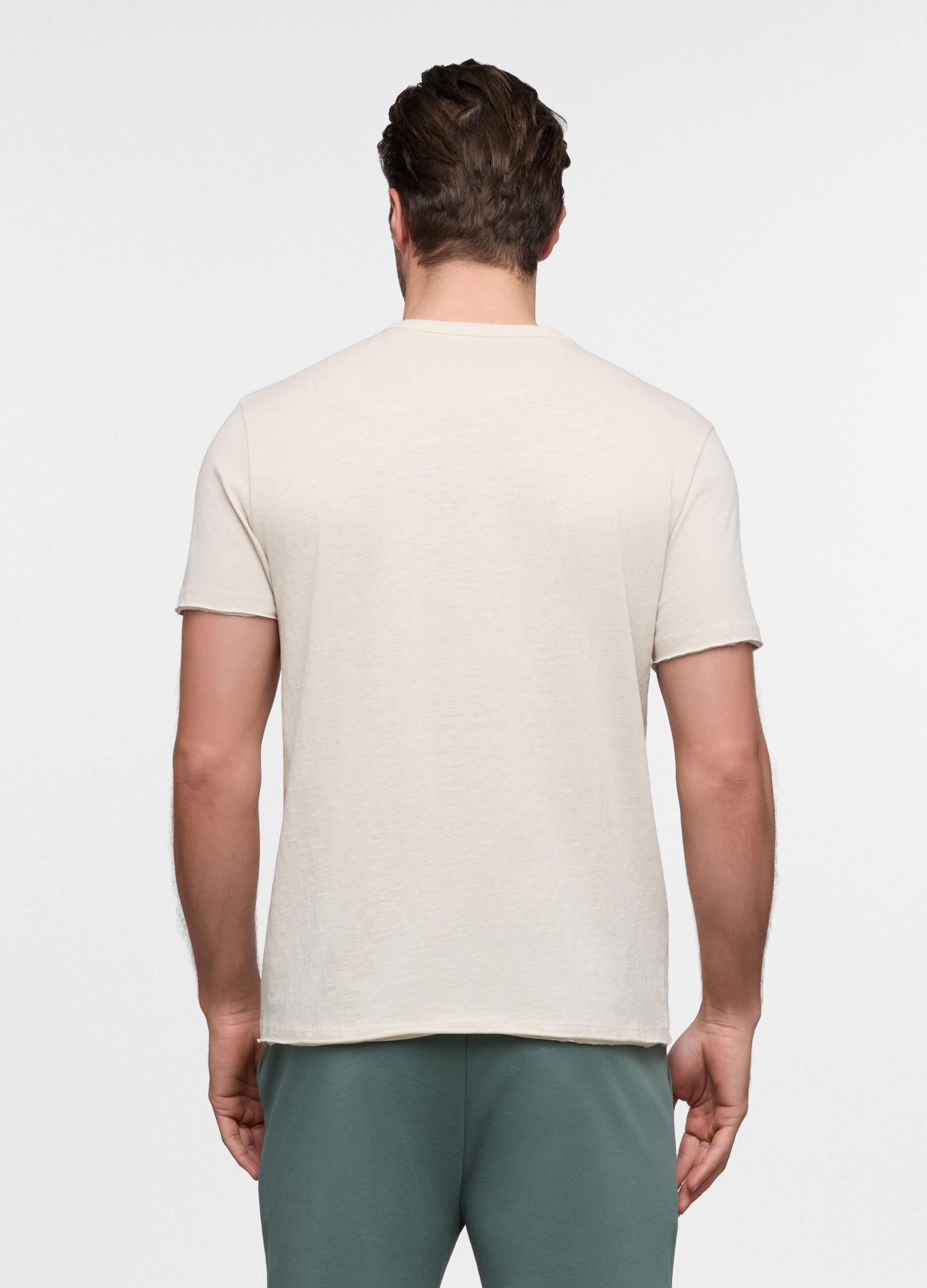 T-shirt collo serafino in cotone uomo