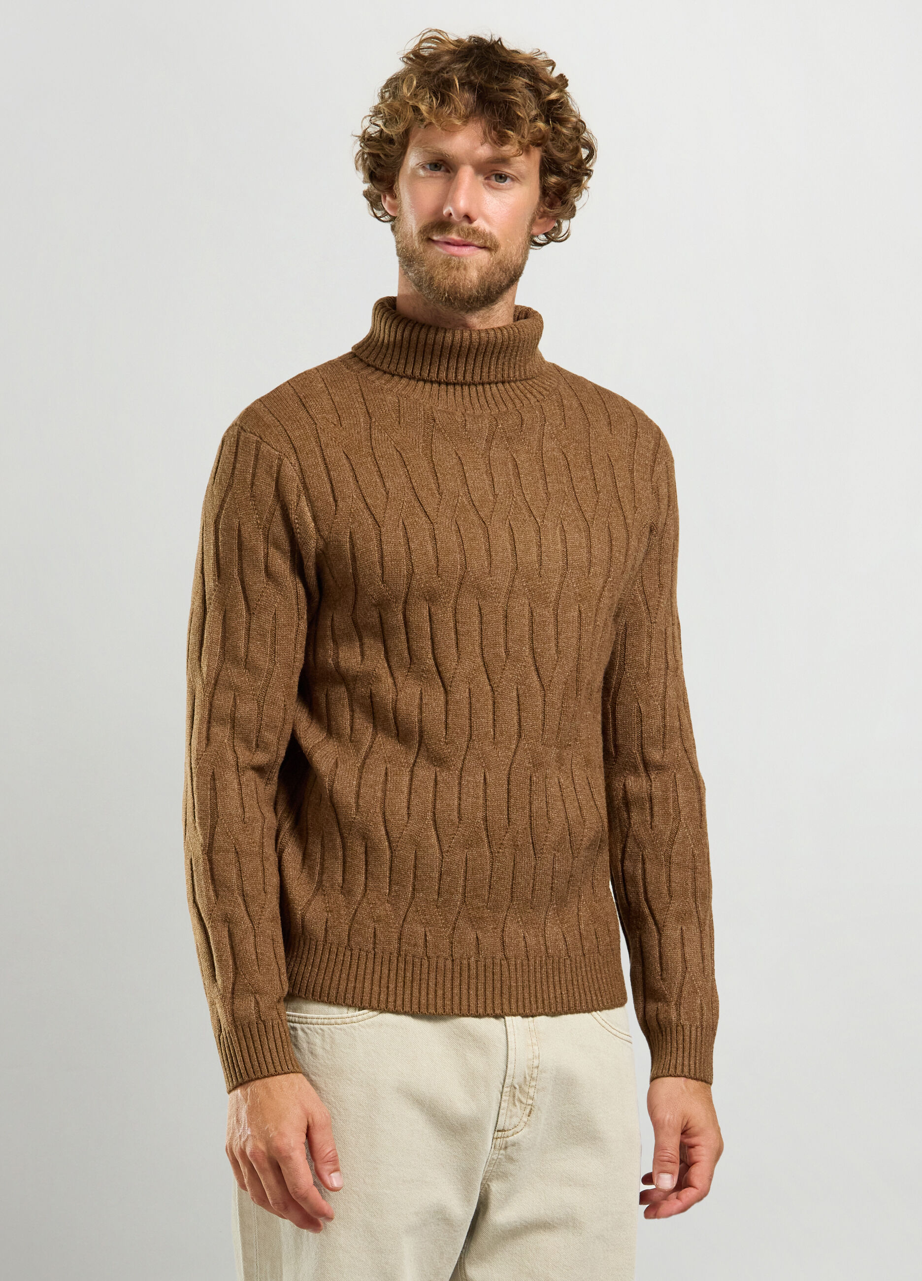 Maglione collo alto a trecce uomo_0