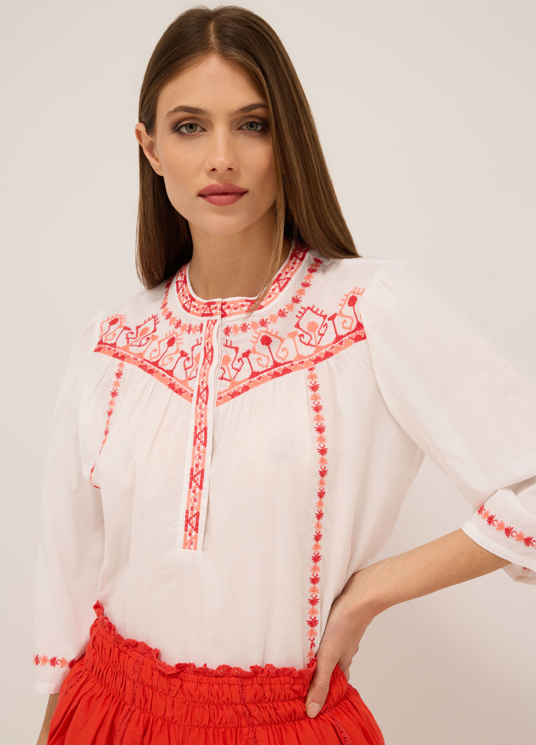 Blusa misto lino con ricami a contrasto donna_2