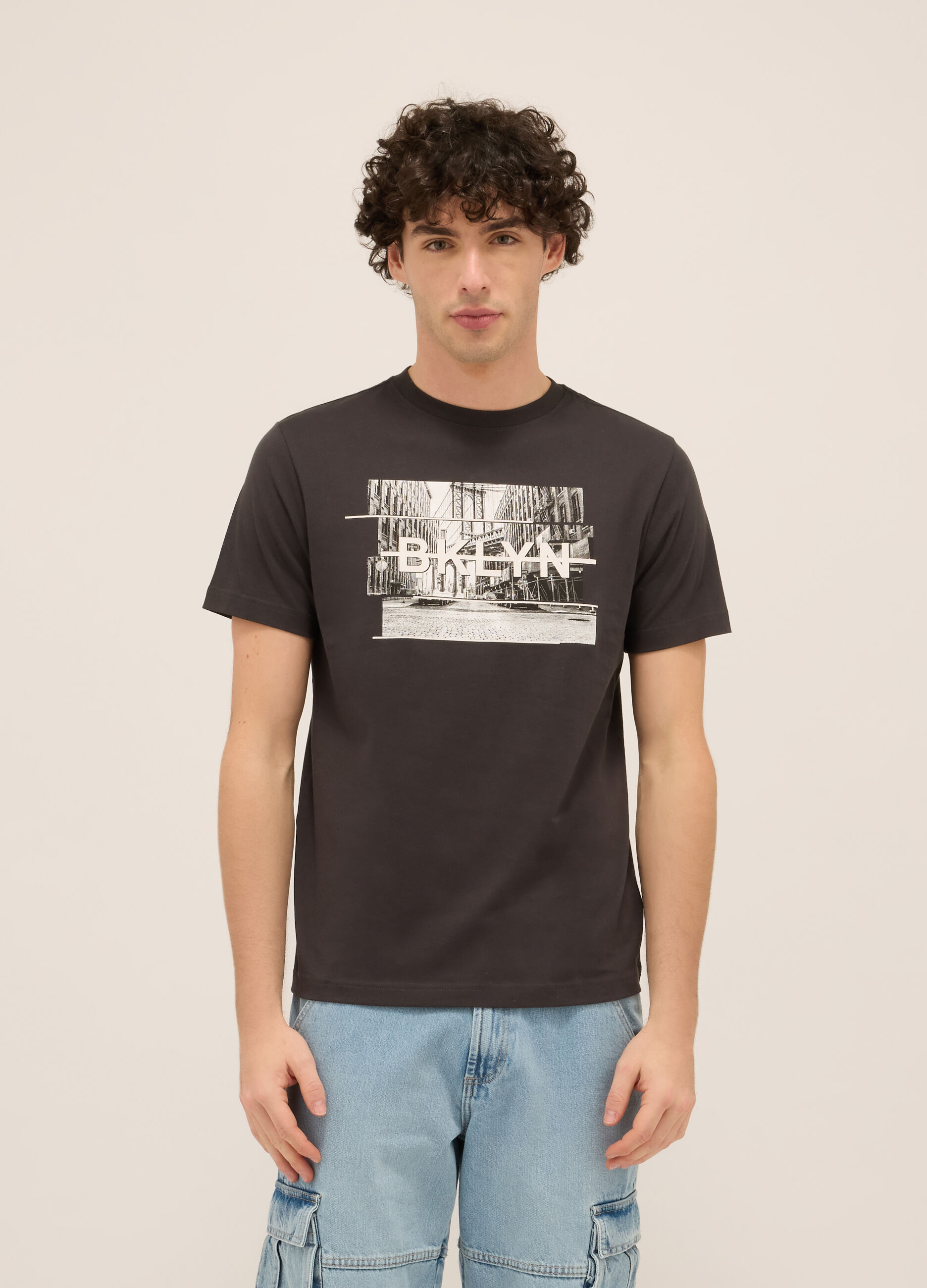 T-shirt girocollo in cotone con stampa uomo
