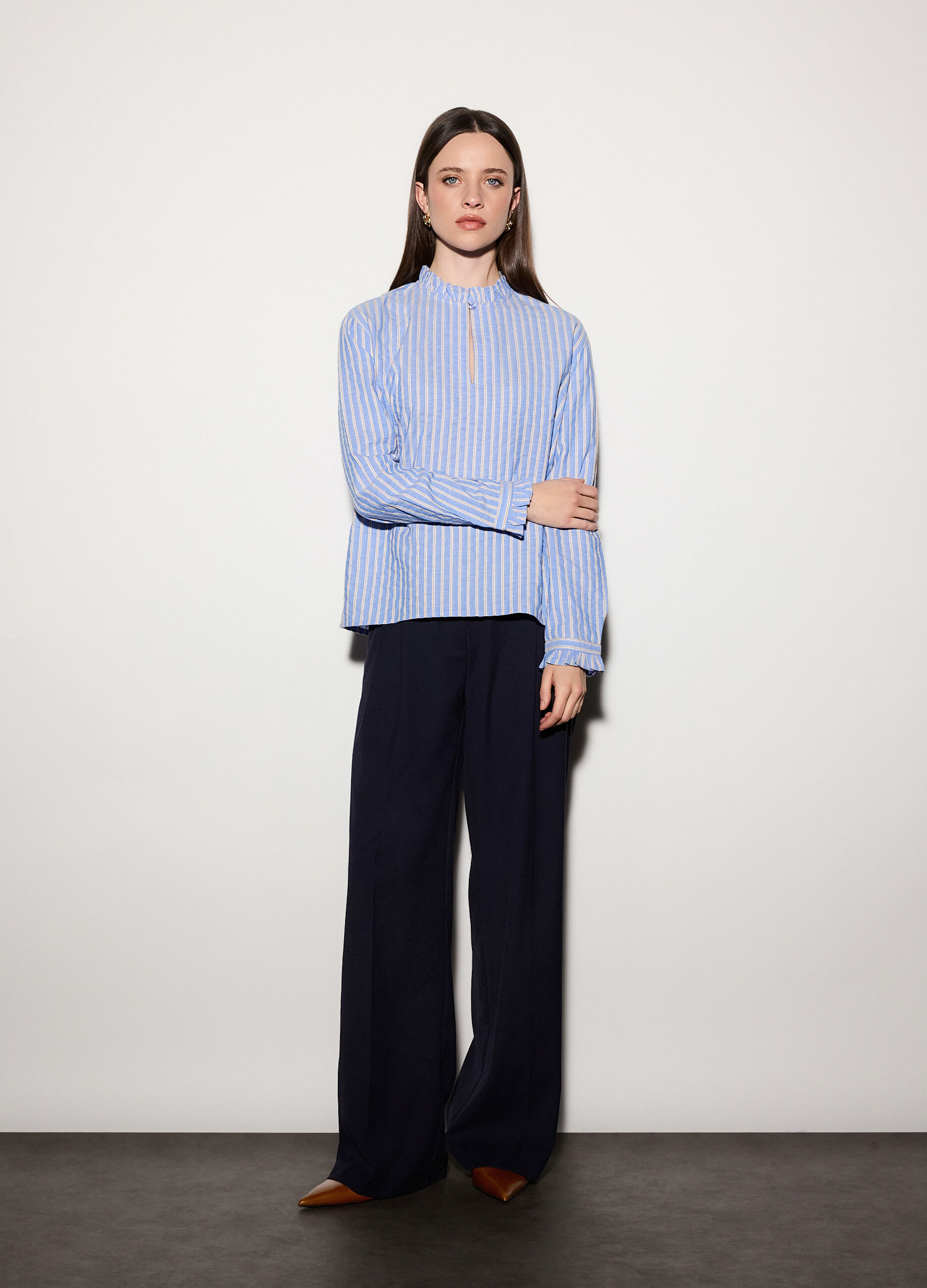 Blusa regular fit con scollo a goccia donna_0