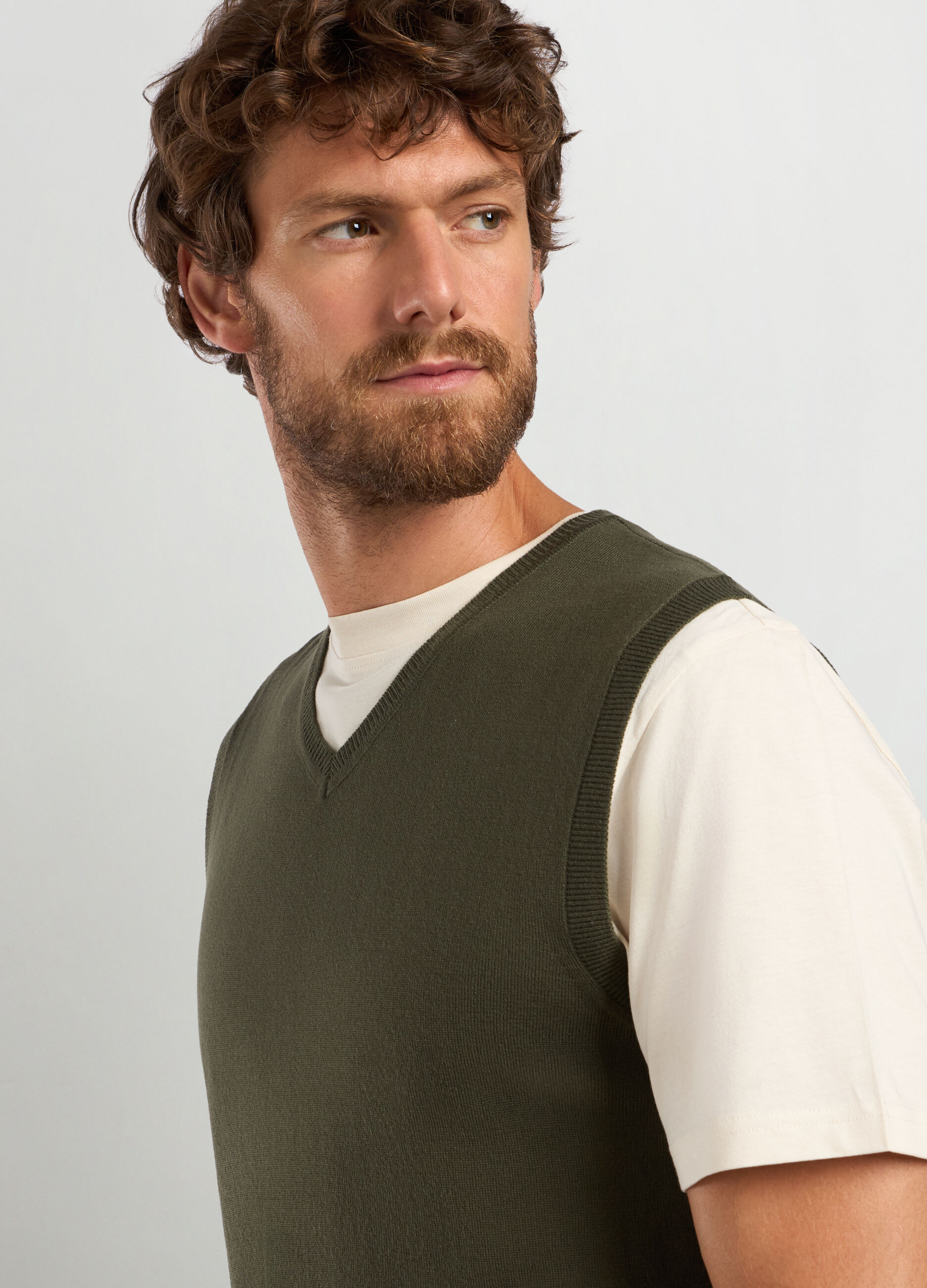 Smanicato collo a V maglia rasata uomo_2