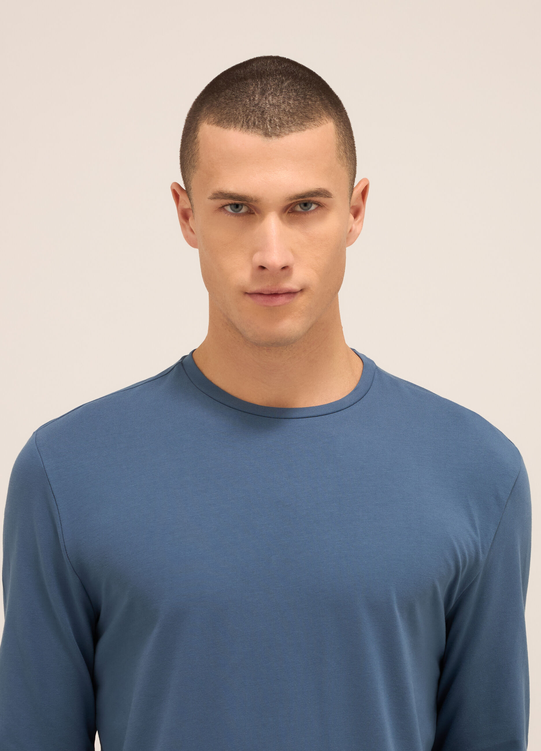 Maglia girocollo a maniche lunghe in cotone stretch uomo_2